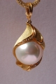 15.8 mm white south sea pearl on 18K gold pendant, 1-0.4 ct diamond, 18K gold chain