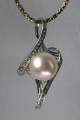 14 mm white south sea pearl on 18K w/gold pendant, 0.28 ct diamond, 18K w/gold chain